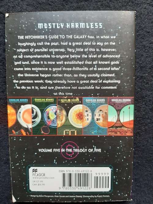 The Hitchhikers Trilogy  in four Parts - Douglas Adams