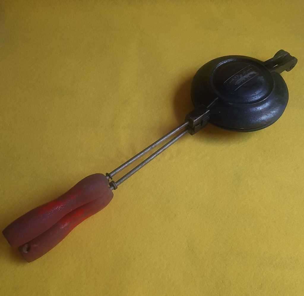 Vintage Jaffel iron by Snackle products