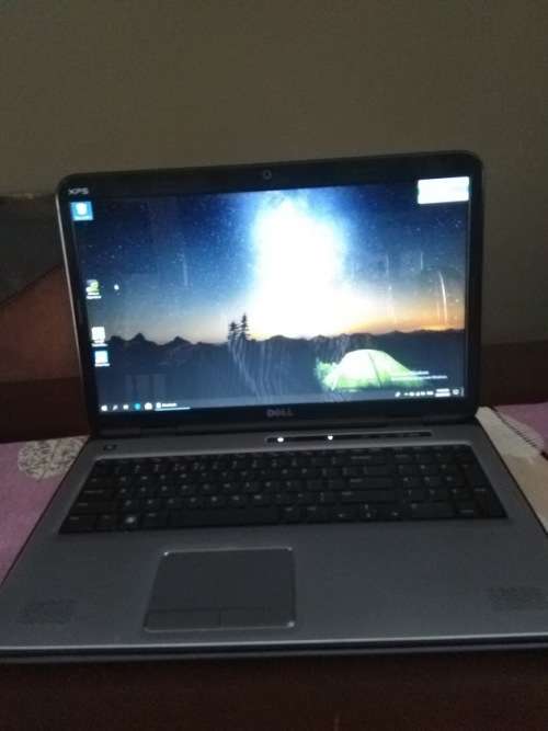 Dell Laptop: XPS 17 L702X with inbuilt JBL Subwoofer