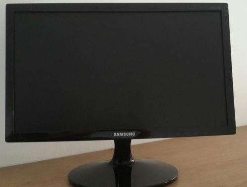 SAMSUNG 18.5" LED Monitor