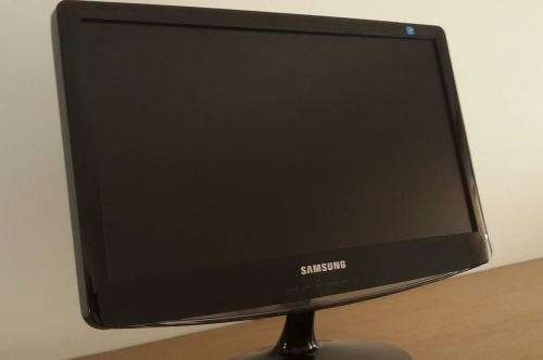 SAMSUNG 19" LCD Monitor