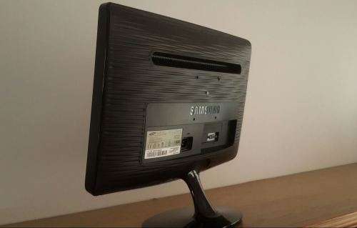 SAMSUNG 19" LCD Monitor