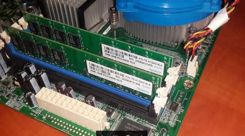 ***COMBO**** Intel Core 2 Quad + Intel Motherboard + 4GB RAM