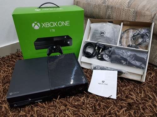 1TB XBOX ONE + CONTROLLER + HEADSET