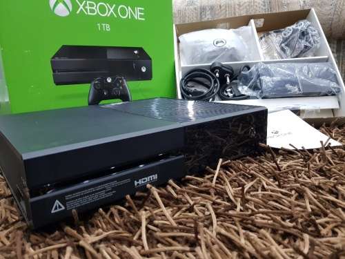 1TB XBOX ONE + CONTROLLER + HEADSET