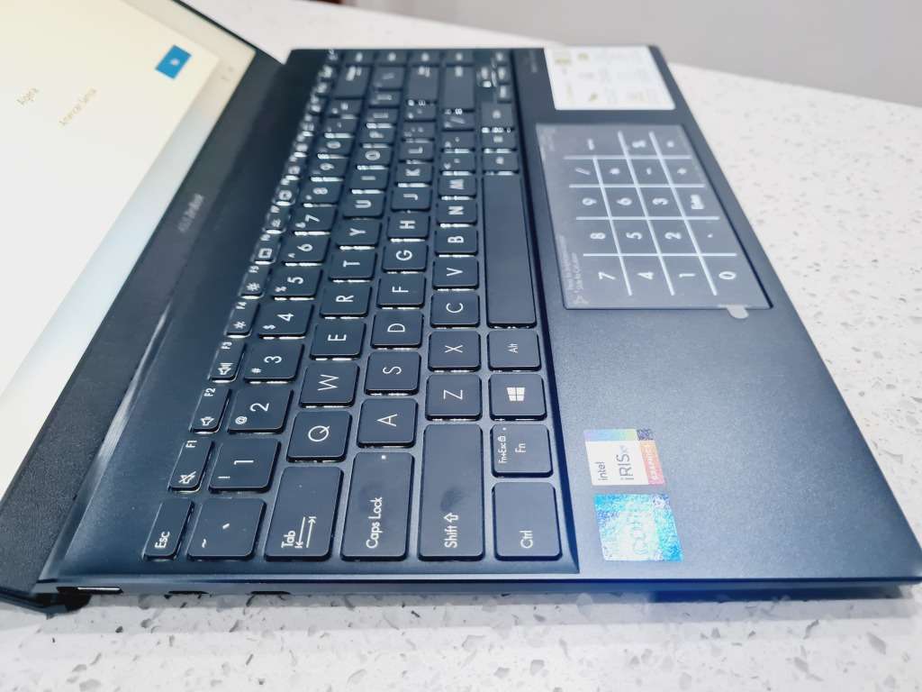 Asus Zenbook - i7 11th gen - 16gb - 512gb