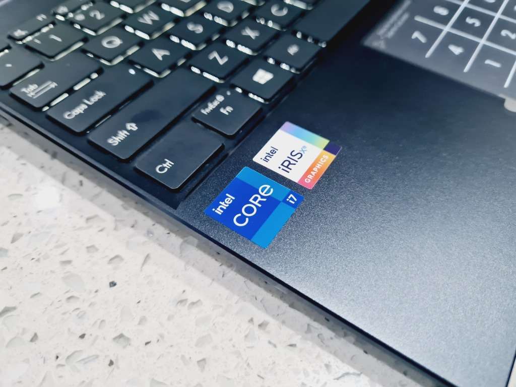 Asus Zenbook - i7 11th gen - 16gb - 512gb