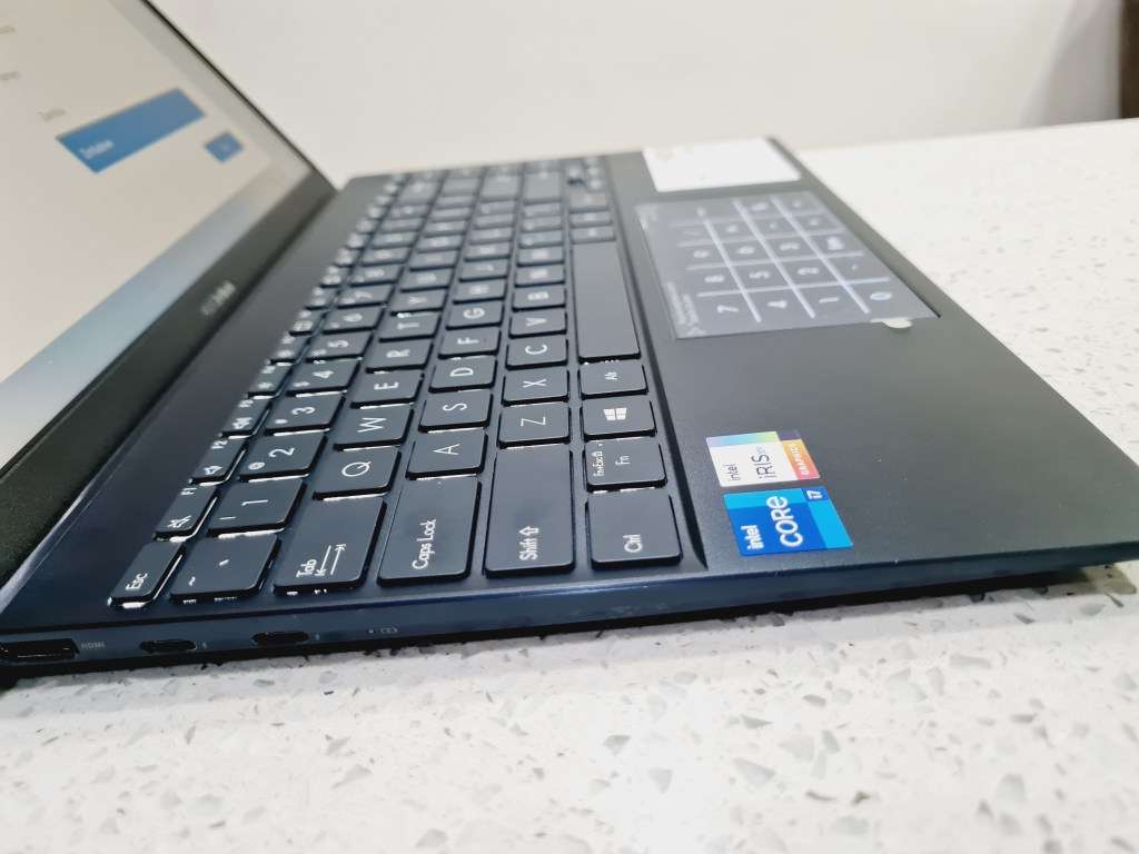 Asus Zenbook - i7 11th gen - 16gb - 512gb