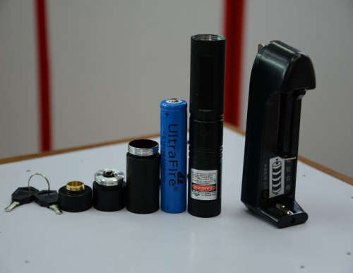 LASER POINTER 1000mw Green colour : 3.7v 4000mAH; Battery18650 & AC Charger & Key lock