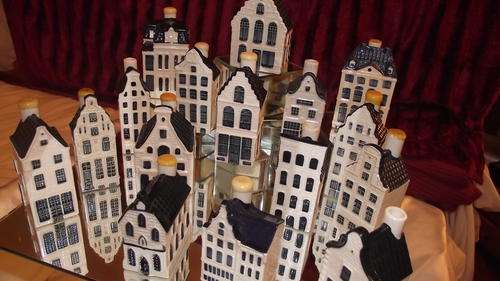 BEAUTIFUL DELFT  KLM HOTELS AND HOUSES SOME WITH BRANDY AND SEALED SOME WITHOUT. HOUSES R75