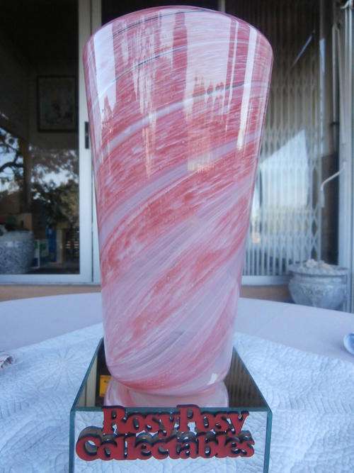 **REDUCED**A LARGE STUNNING PINK MURANO/ VENTIAN?  SWIRL STYLE GLASS VASE 25CM X 15CM
