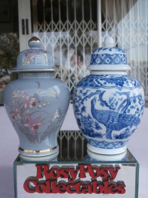 ONE STUNNING GINGER JARS IN MINT CONDITION.