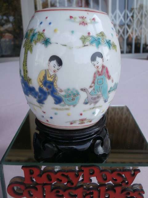 A GENUINE RARE AND UNUSUAL CHINESE STORAGE JAR ON A STAND IN MINT CONDITION