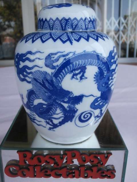 A RARE FIND A GINGER JAR WITH ITS ORIGINAL STOPPER STILL IN PLACE IN MING BLUE WOW