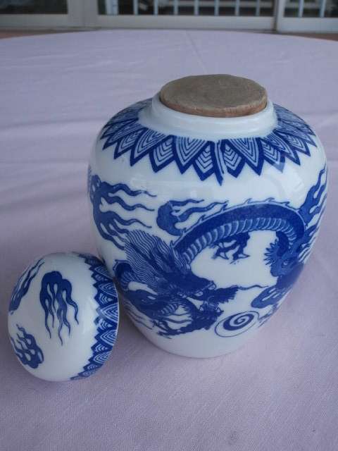 A RARE FIND A GINGER JAR WITH ITS ORIGINAL STOPPER STILL IN PLACE IN MING BLUE WOW