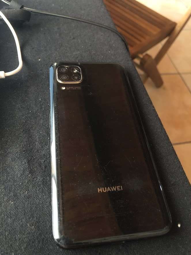 Huawei P40 lite 128GB 6GB (repair or  parts)
