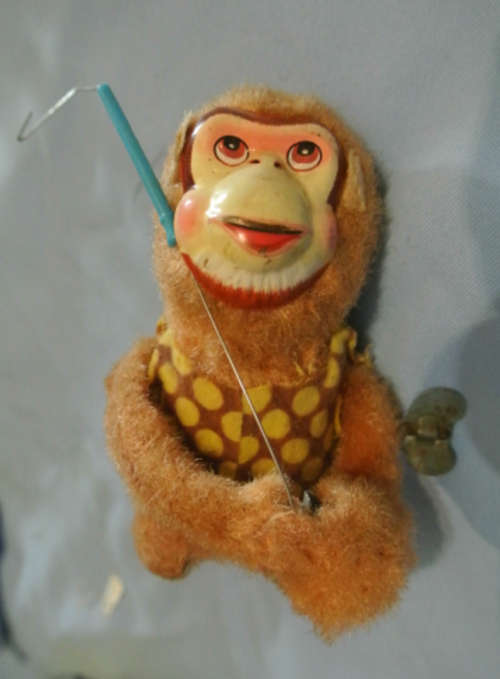 wind-up tin plate fishing monky made in Japan