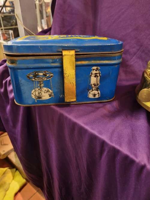 Paffin stove with tin