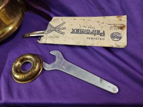 Paffin stove with tin