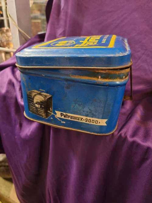 Paffin stove with tin