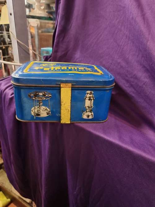 Paffin stove with tin