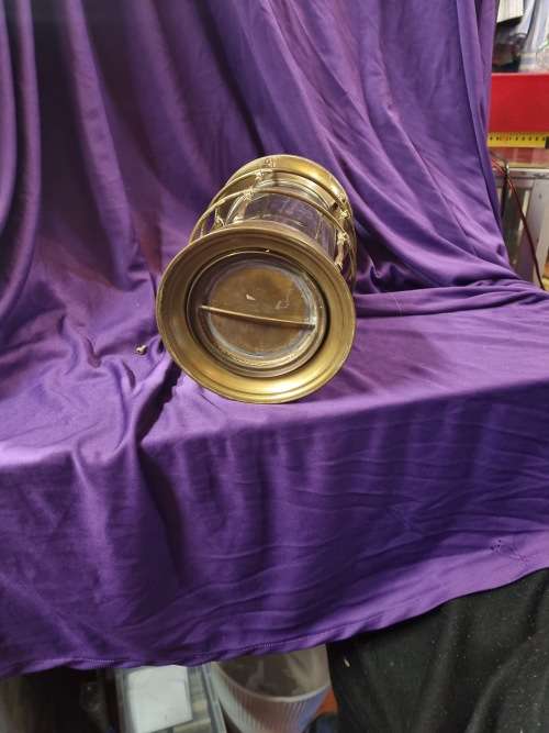 Antique brass paraffin lamp (glass broken inside)