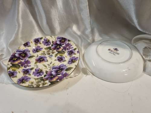 Maxwell and williams cream pansy trio