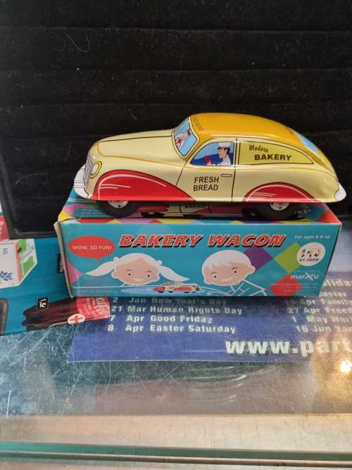 Tin plate car bakery wagon