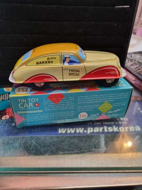 Tin plate car bakery wagon