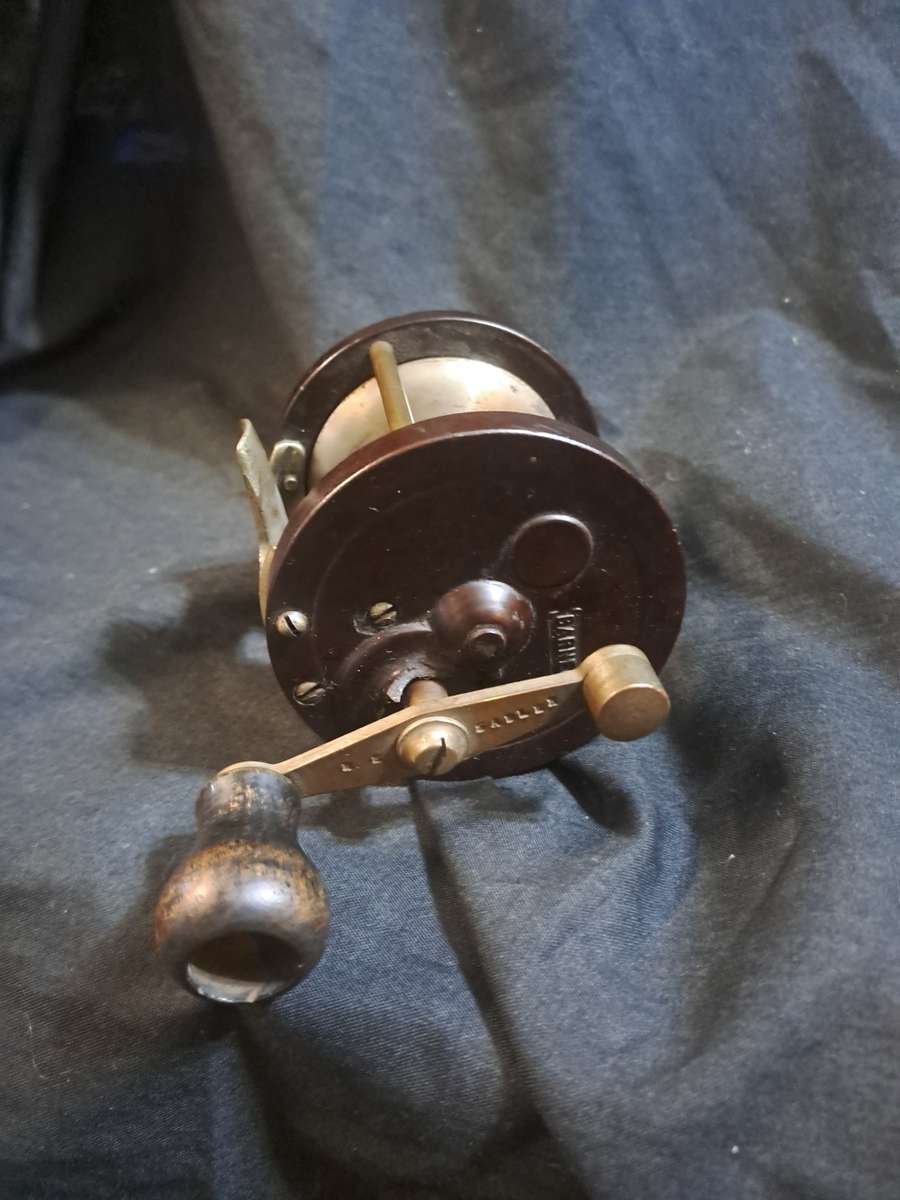 Sadler bakeLight fishing reel with some damage