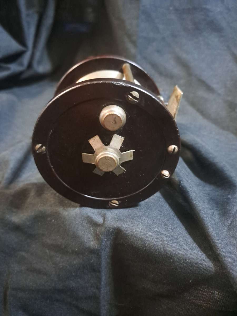 Sadler bakeLight fishing reel with some damage