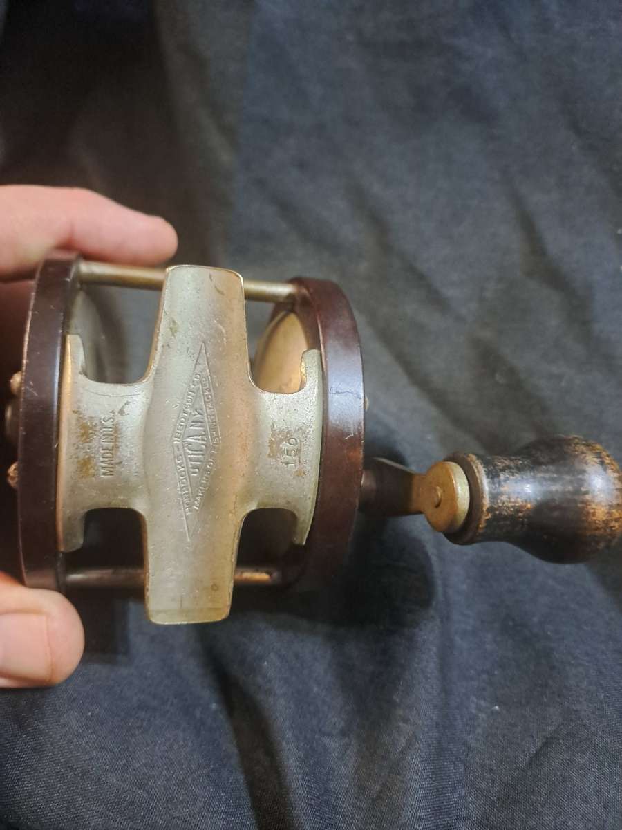 Sadler bakeLight fishing reel with some damage