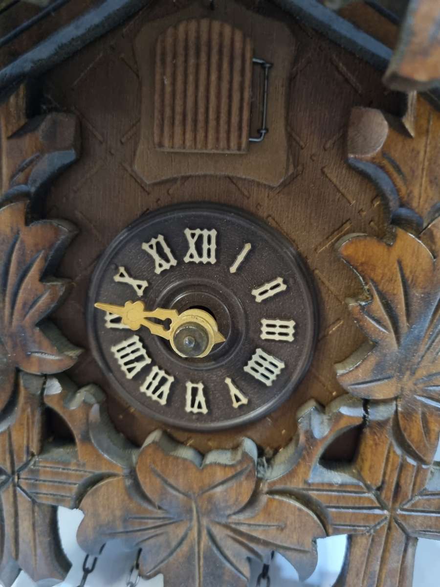 Cuckoo clock made in Germany miss 1 hand (not tested selling as is)
