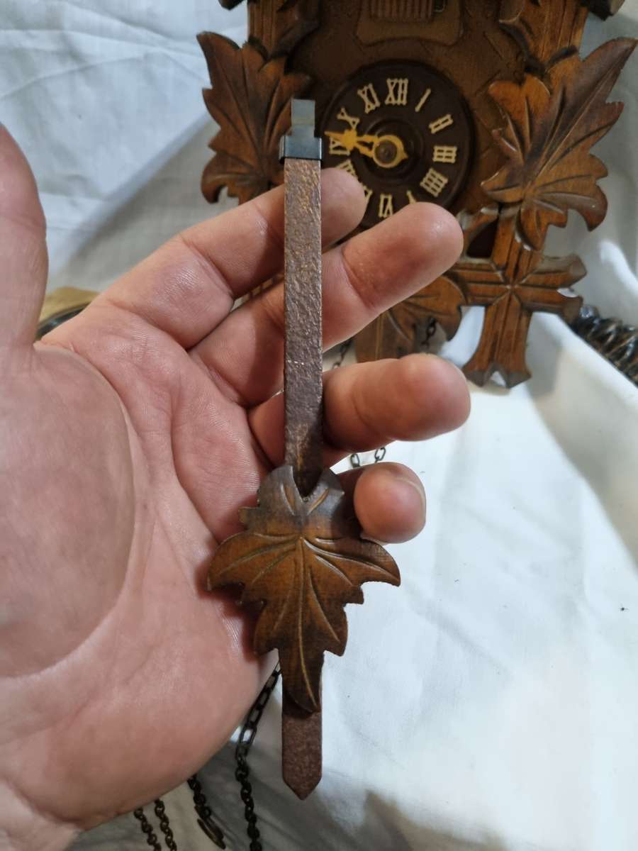 Cuckoo clock made in Germany miss 1 hand (not tested selling as is)