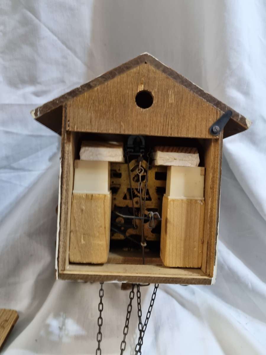 Cuckoo clock made in Germany miss 1 hand (not tested selling as is)