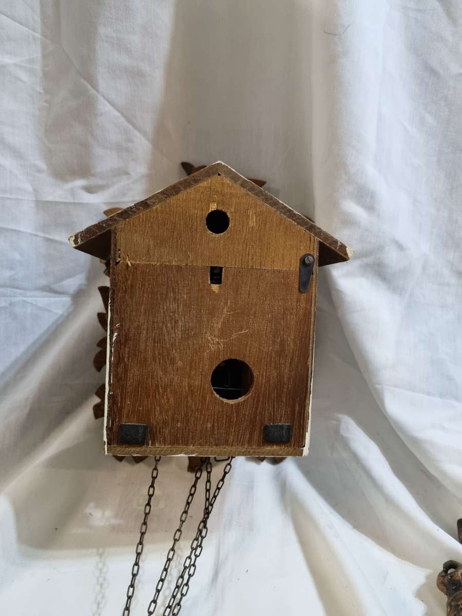 Cuckoo clock made in Germany miss 1 hand (not tested selling as is)