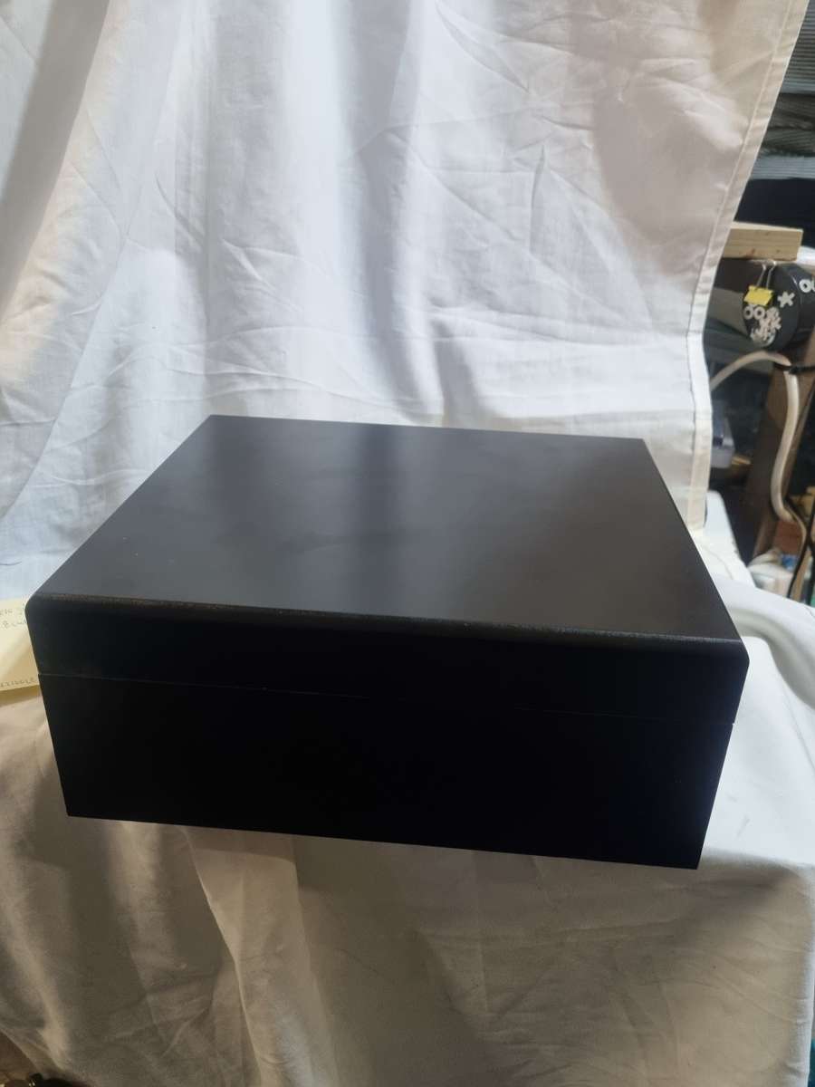 Cigar humidor gift set with ashtray and cutter