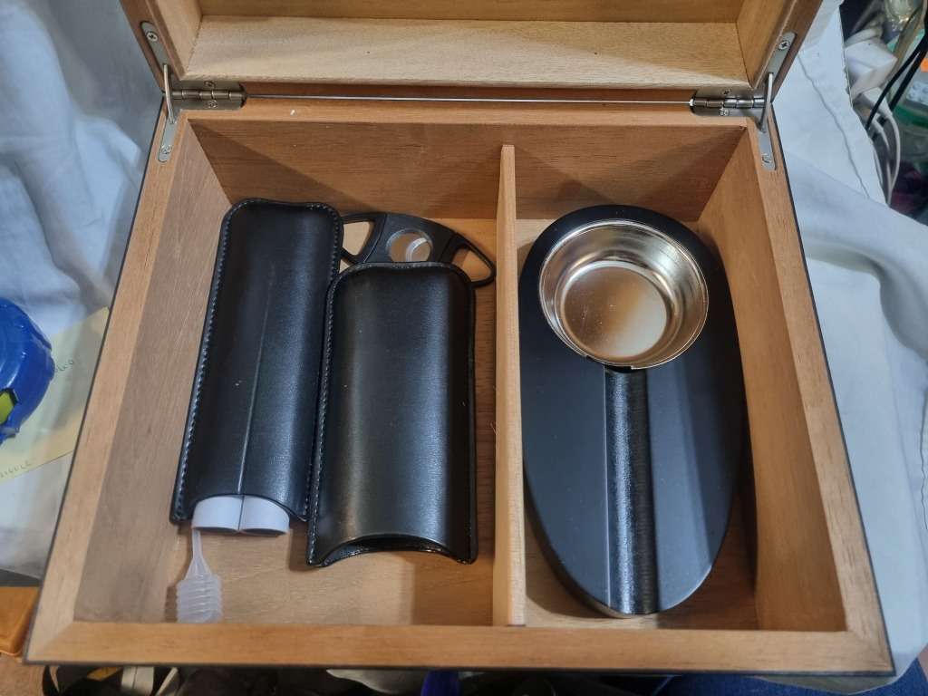 Cigar humidor gift set with ashtray and cutter