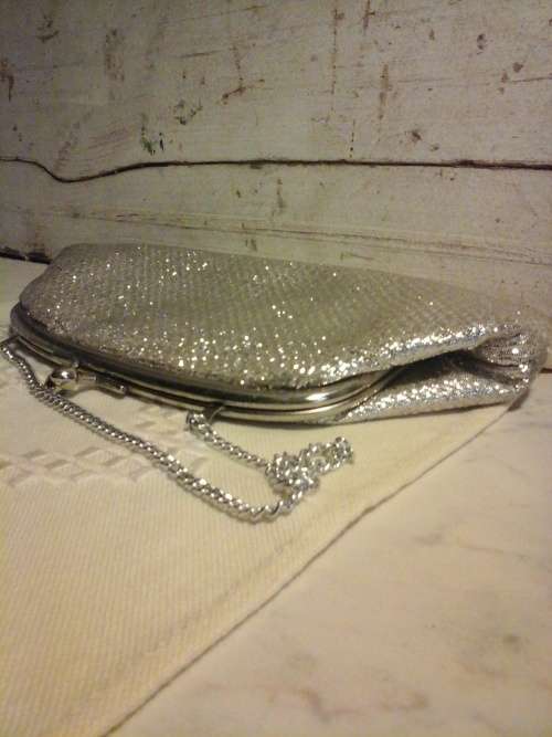 ELEGANT VINTAGE SILVER EVENING PURSE