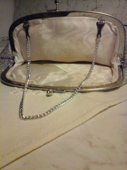 ELEGANT VINTAGE SILVER EVENING PURSE