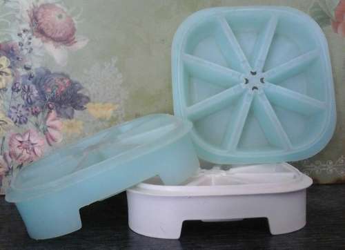 1 LOT OF 3. VINTAGE TUPPERWARE ICE CUBE MAKERS FROM 1970'S