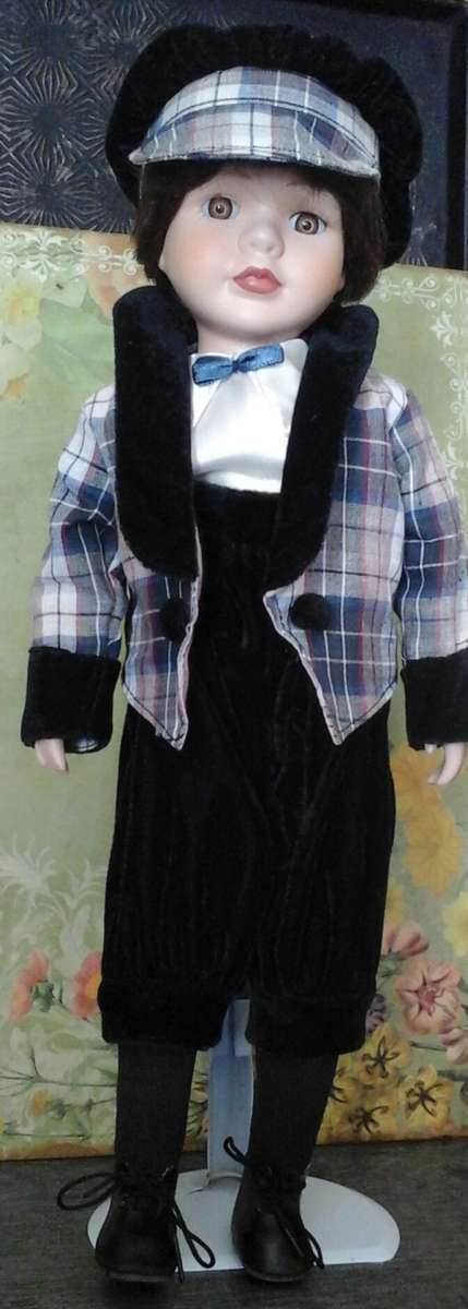 VINTAGE PORCELAIN MAN