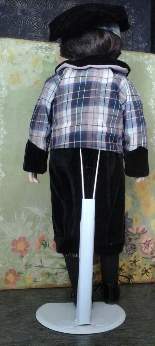 VINTAGE PORCELAIN MAN