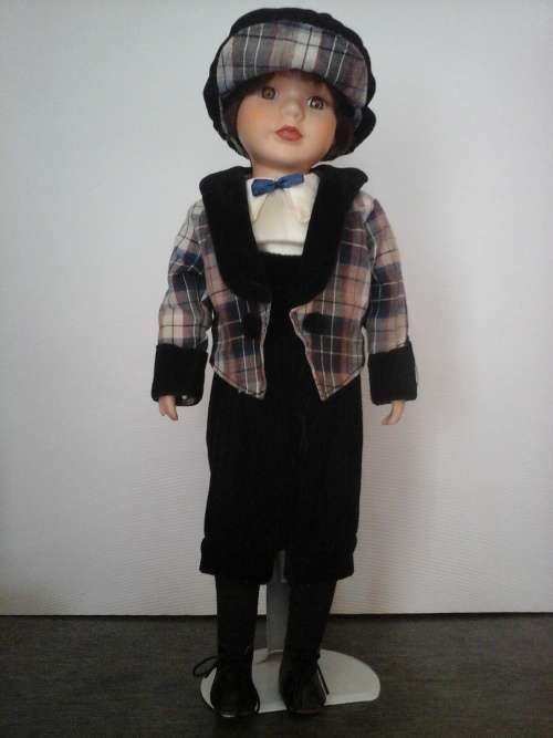 VINTAGE PORCELAIN MAN