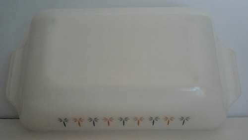 VINTAGE MILK GLASS SERVING DISH