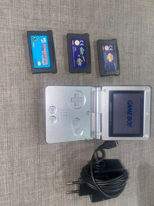 NINTENDO GAME BOY ADVANCED SP `2002 MODEL GREY`