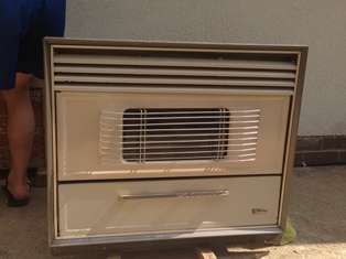 Wonderheat Diesel/Parafin Heater, 900l Tank and flue set.