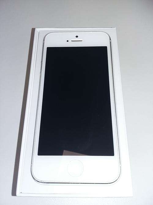 Apple iPhone 5 (White 16 GB)