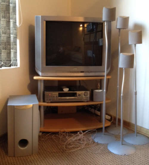 JVC 70 cm tv, JVC DVD player, and JVC surround sound.
