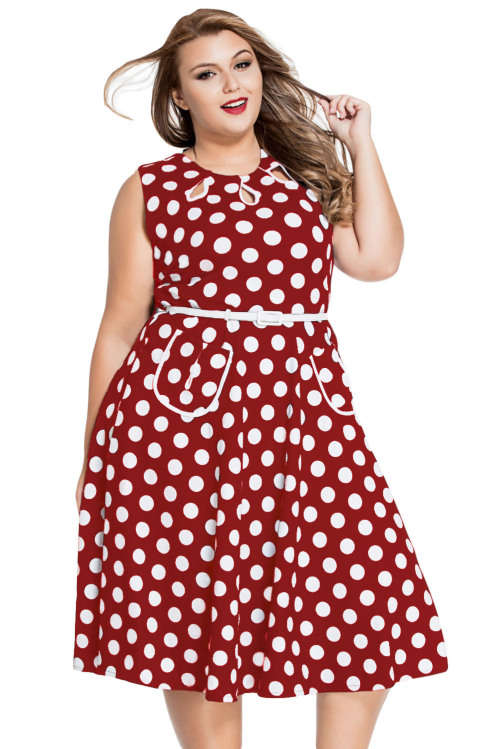 **PLUS SIZE** PRETTY POLKA DOT WITH KEYHOLE DETAIL DRESS